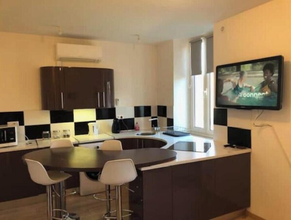 Fridge, microwave, stovetop, coffee/tea maker