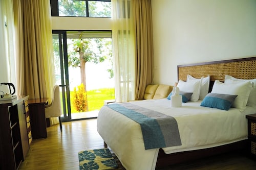 Eben Lake Kivu Cottages and Villas