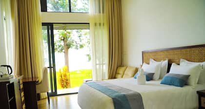 Eben Lake Kivu Cottages and Villas