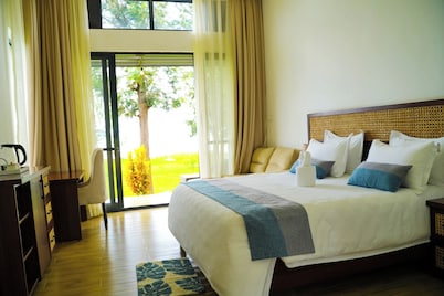 Eben Lake Kivu Cottages and Villas