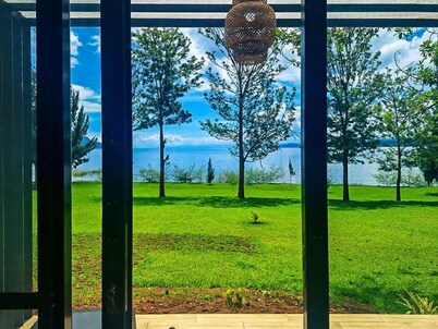 Eben Lake Kivu Cottages and Villas
