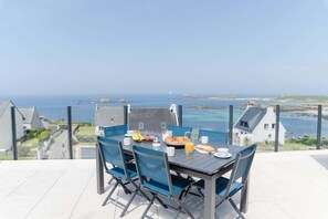 Outdoor dining - Ar Skol - Magnificent seafront duplex (Porspoder)