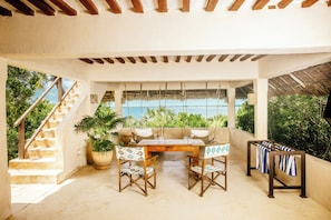 Deluxe Double Room | Living area