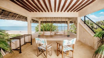 Deluxe Double Room | Living area