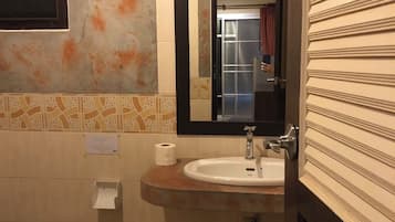 Standard bungaló, erkély, kilátással a kertre | Fürdőszoba