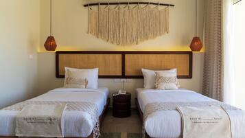 Design Twin Room, Pool View | In-room dining