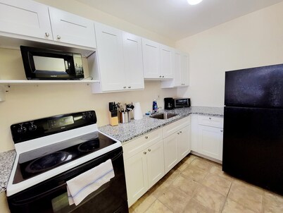 Great Clean Spacious Modern Long Term