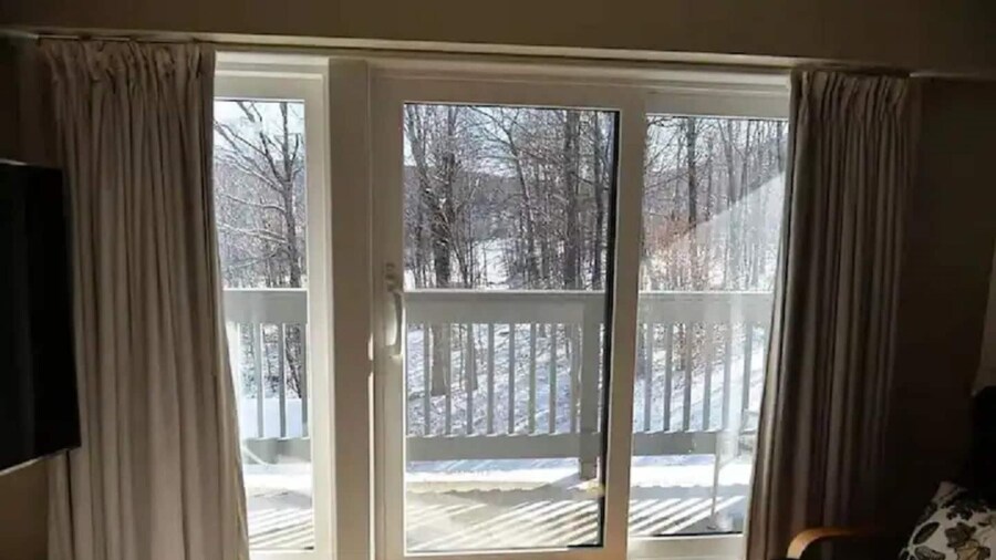 Mt Green Pool Gym Sauna Hot tub Open 3br 2b