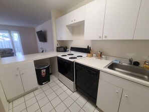 2 bedrooms - 2BR 2B Clean Spacious Great Location (Elkins Park)