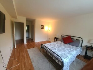 Apartment, Accessible | 2 bedrooms - 2BR 2B Clean Spacious Great Location (Elkins Park)