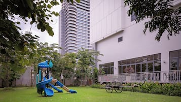 Área de juegos infantiles al aire libre