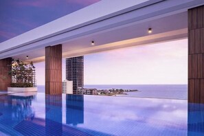 حمّام سباحة خارجي