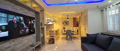 Standard House, 4 Bedrooms, Kitchen, Mountain View | Living room | 65-inch Smart TV with digital channels