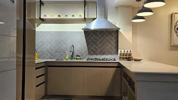 Standard House, 4 Bedrooms, Kitchen, Mountain View | Private kitchen | Fridge, oven, stovetop, electric kettle