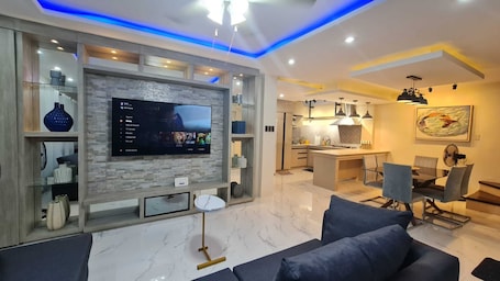 Standard House, 4 Bedrooms, Kitchen, Mountain View | Living room | 65-inch Smart TV with digital channels