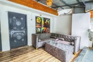 Interior - Luvya Retreats Hotel (Manali)