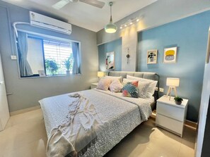 1 bedroom, desk, iron/ironing board, WiFi - Sunlit charm in Bandra West in Central Location
 (Mumbai)