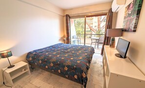 1 bedroom, iron/ironing board, free WiFi - Ref LACOUR7 Palmes d Or Properties (Cannes)
