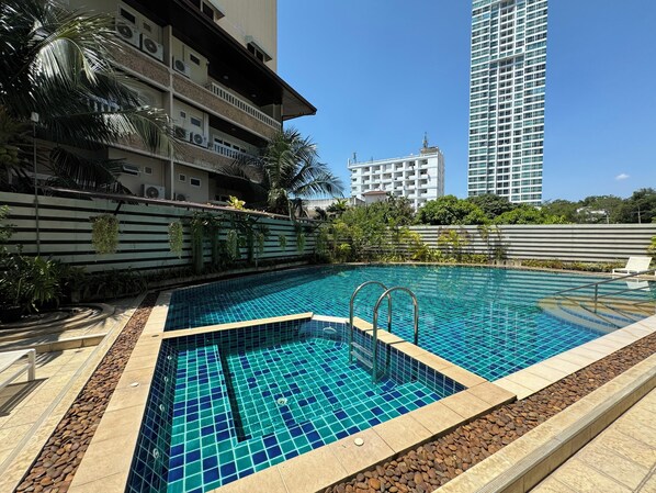 Outdoor pool - The ClubHouse Residence by PSR (Pattaya)