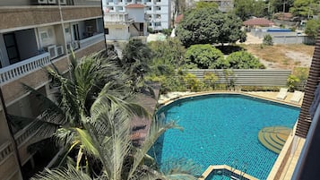 Kolam renang outdoor