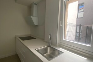 Køleskab, ovn, kogeplade, opvaskemaskine