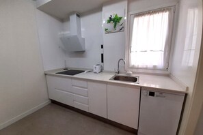 Fridge, oven, stovetop, dishwasher - Apartamento Para 5 Personas a 2,5km de las Playas (Posada de LLanes)