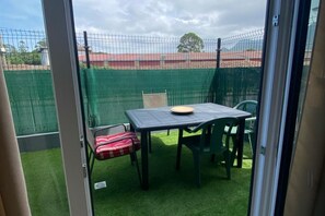 Outdoor dining - Apartamento Para 5 Personas a 2,5km de las Playas (Posada de LLanes)