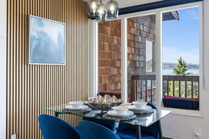 Dining - 124 -Relaxing Lakeside Haven (Renton)