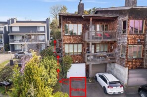 Exterior - Relaxing Lakeside Haven (Renton)