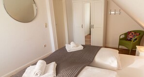 2 bedrooms, free WiFi, bed sheets - Die Ferienwohnung "haus Hamburg" im Ersten Stock ist Geschmackvoll Eingerichtet (Greetsiel)