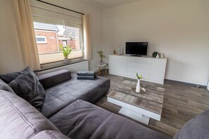 TV, fireplace, stereo - Ferienwohnung Ant Dopke (Krummhörn)