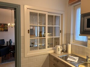 Micro-ondas, cooktop, cafeteira/chaleira