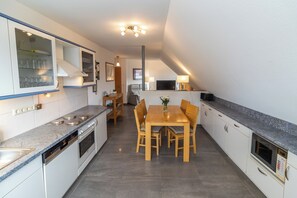 Fridge, microwave, oven, stovetop - Appartement "crevette" (Greetsiel)