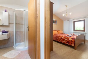 4 bedrooms, in-room safe, iron/ironing board, travel crib