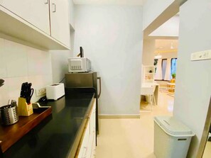Fridge, microwave, oven, stovetop - Bliss Nest in Bandra at Central Location
 (Mumbai)
