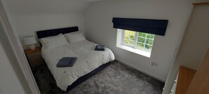 2 bedrooms, iron/ironing board, WiFi, bed sheets - Pond Puddle at Pond Pool Cottage (Taunton)