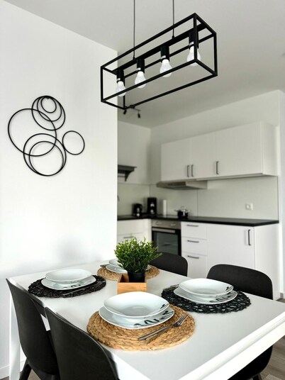 Centrical - Netflix - Queensize Bed