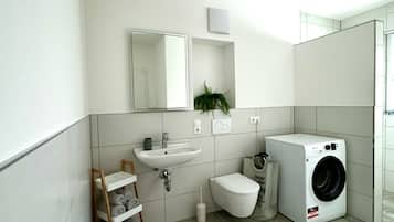 Dusche, Haartrockner, Handtücher, Seife