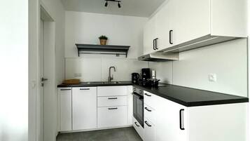 Kühlschrank, Ofen, Herdplatte, Geschirrspüler