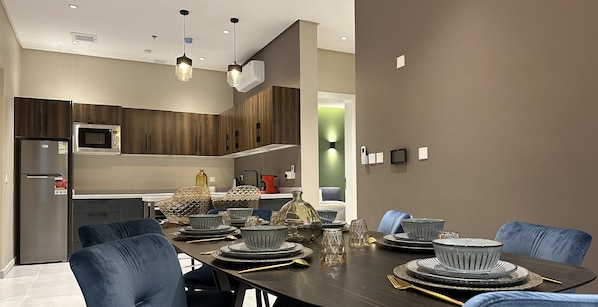 Apartemen Desain, 2 kamar tidur | Area keluarga | TV layar datar