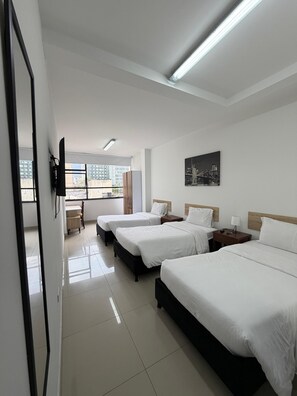 Exclusive Triple Room | Desk, laptop workspace, free WiFi - HOSPEDAJE BOGOTA CENTRO  (Bogotá)