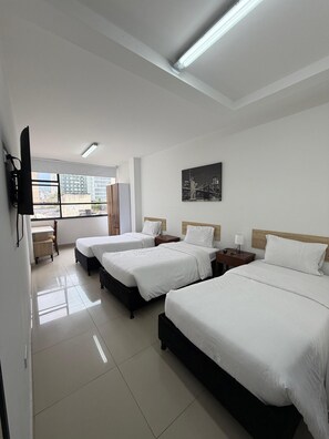 Exclusive Triple Room | Desk, laptop workspace, free WiFi - HOSPEDAJE BOGOTA CENTRO  (Bogotá)