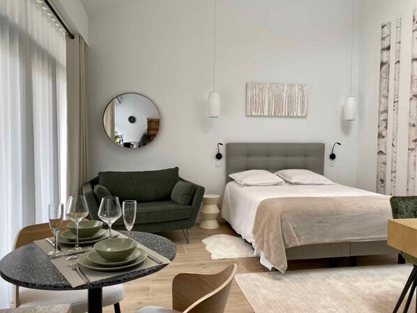 1 bedroom, desk, free WiFi, bed sheets