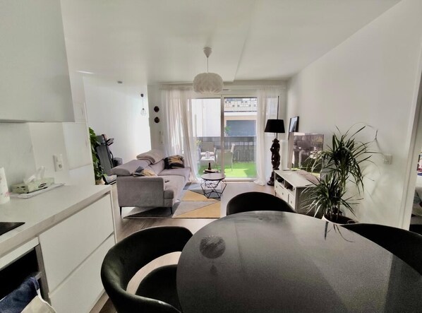 Living area - Cosy Escape Paris Centre Montmartre Stade de France Puces (Saint-Ouen-sur-Seine)