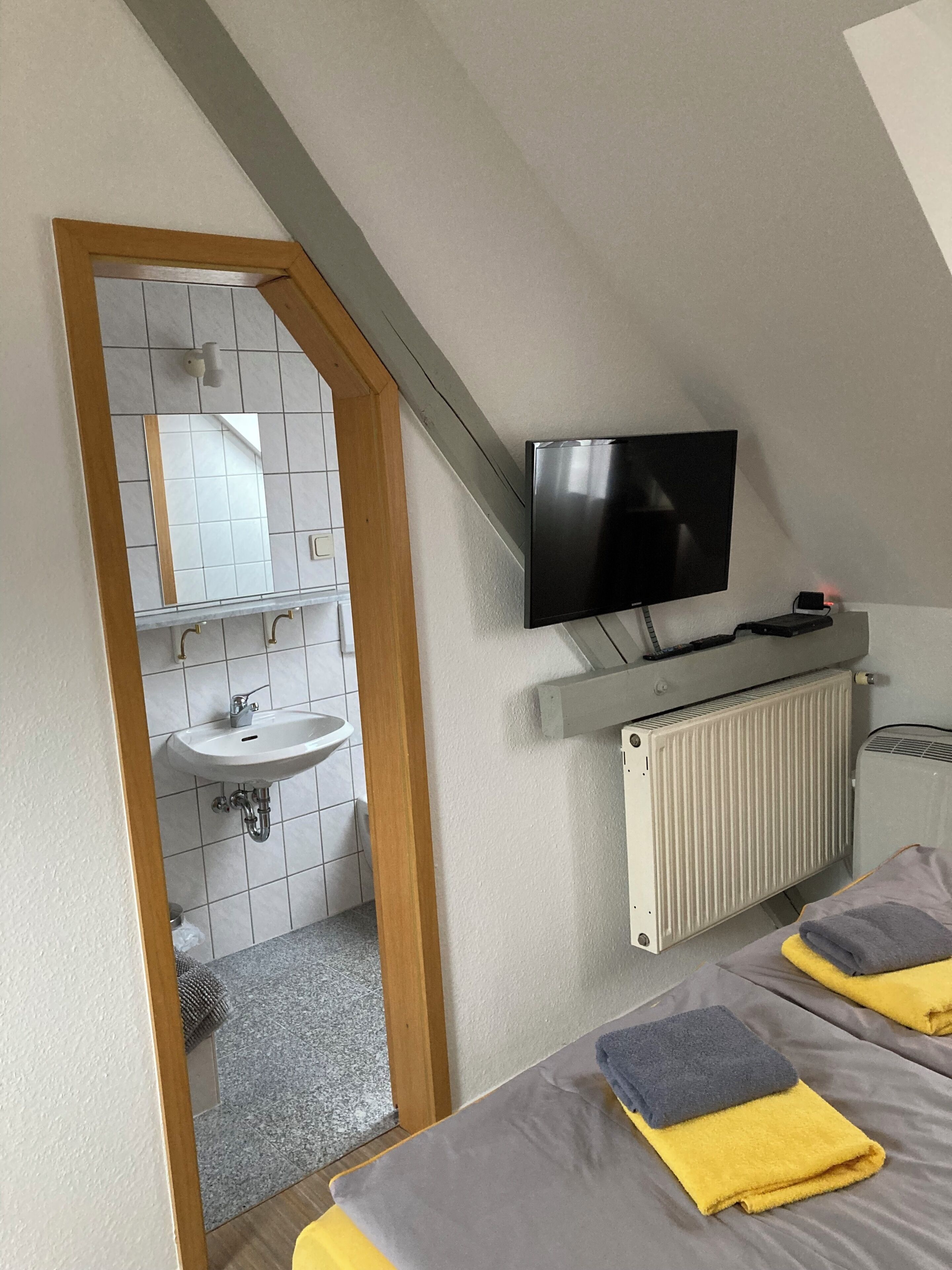 Chambre Standard double | Literie de qualité, minibar, décor unique, ameublement unique