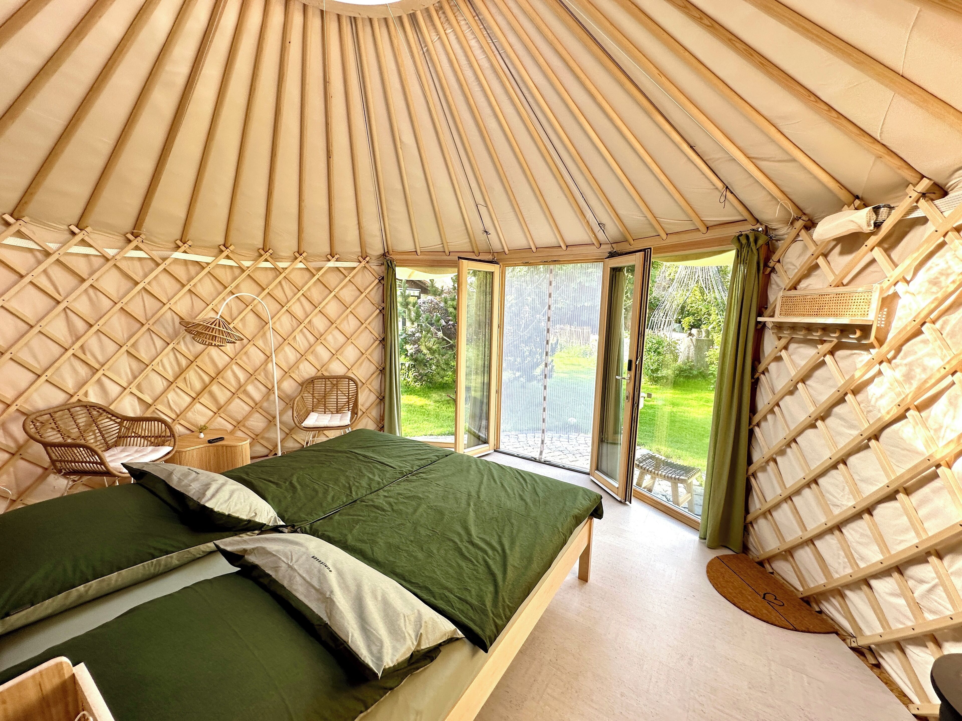 Jurte VATA | Hochwertige Bettwaren, Minibar, individuell dekoriert