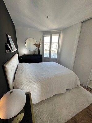 1 slaapkamer, een strijkplank/strijkijzer, wifi, beddengoed