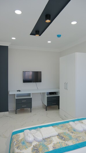 Standard Apartment, 1 Double Bed | Shared kitchen facilities | Fridge - KRABİ APART (Antalya)