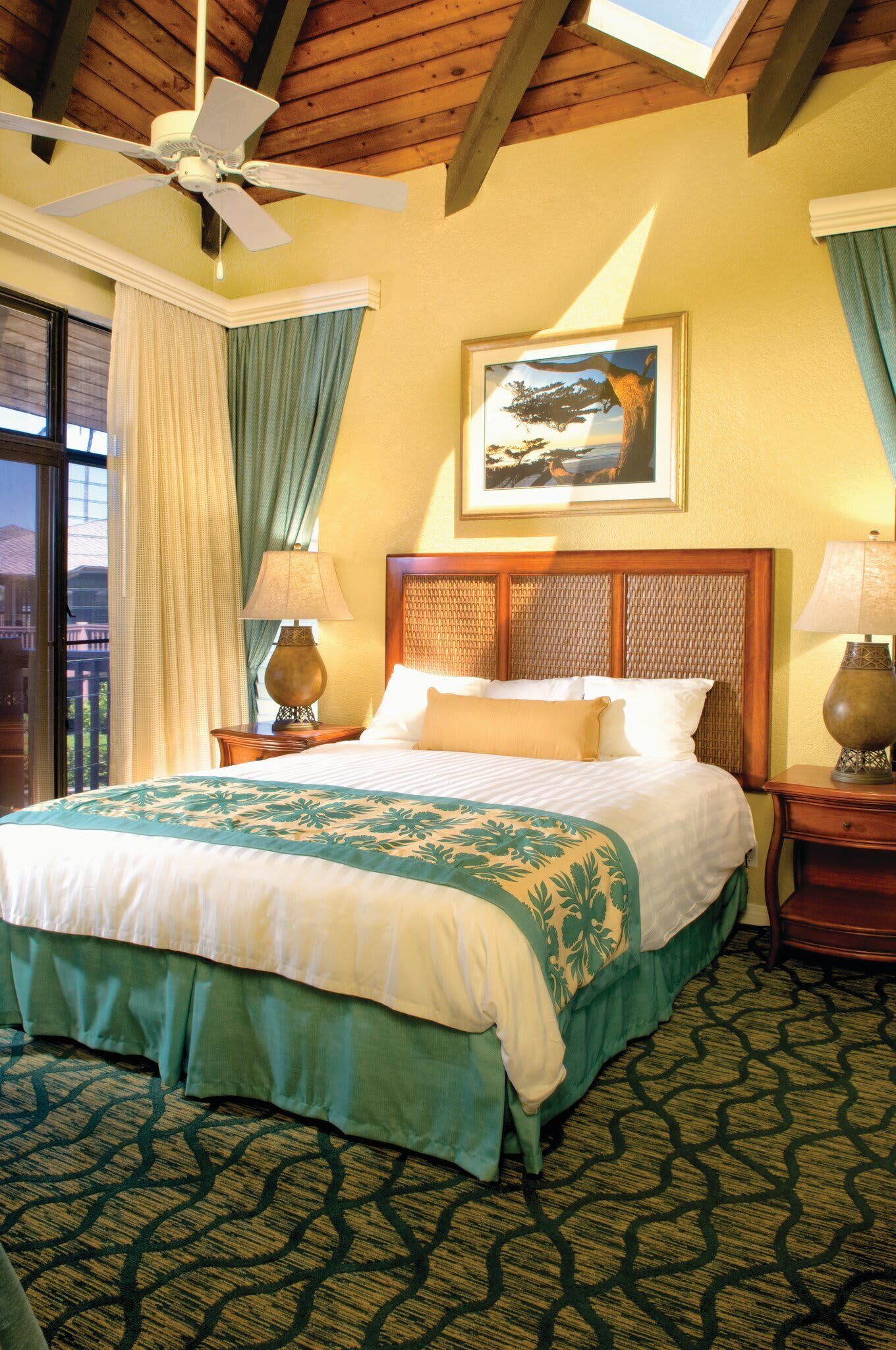 Iron/ironing board, travel crib, WiFi, bed sheets