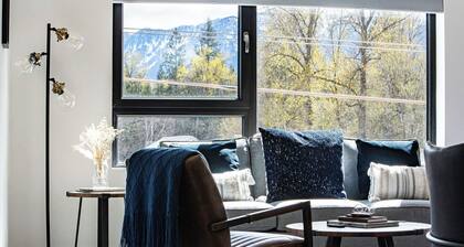 Mountain Retreat w/ Private Hot Tub + Mountain Views near Revelstoke Mountain Resort